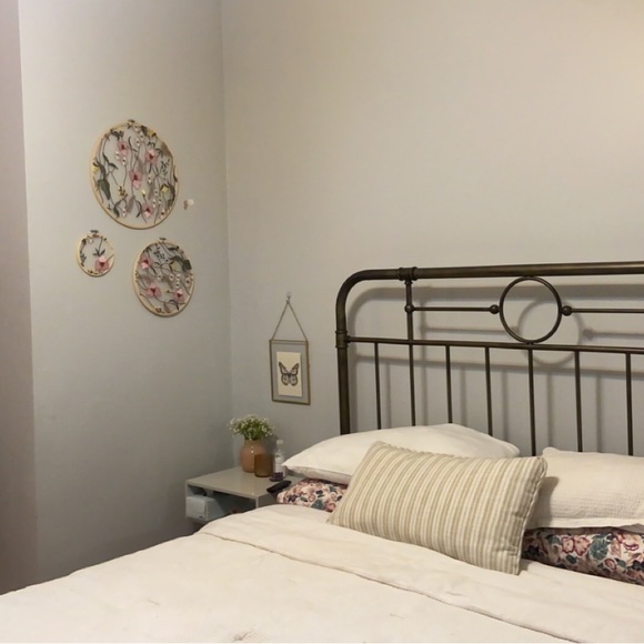 HAND MADE EMBROIDERY WALL DECOR 🪴 - Picture 3 of 4